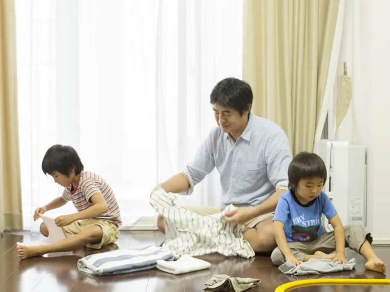 Những ông bố bỉm sữa ở Nhật Bản ảnh 2 Những ông bố bỉm sữa ở Nhật Bản ảnh 2