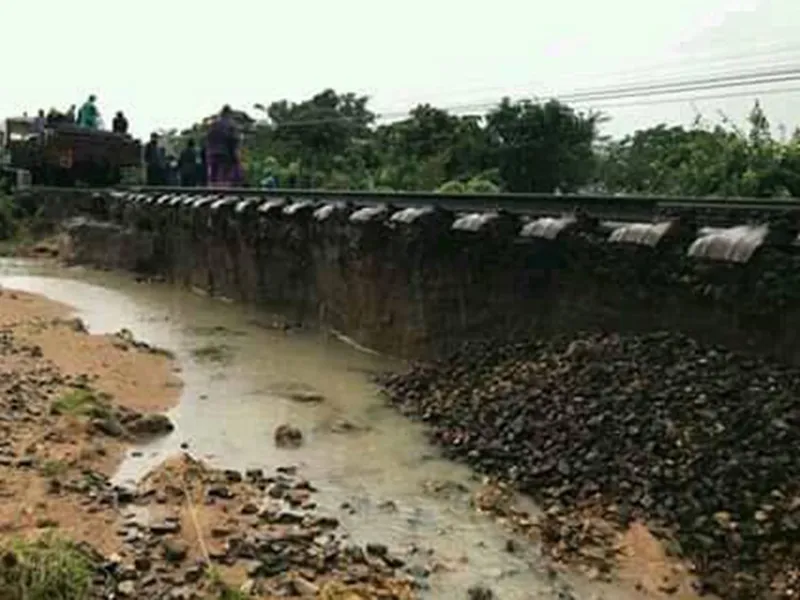 TP.HCM ngập nặng vì bão số 9 ảnh 3