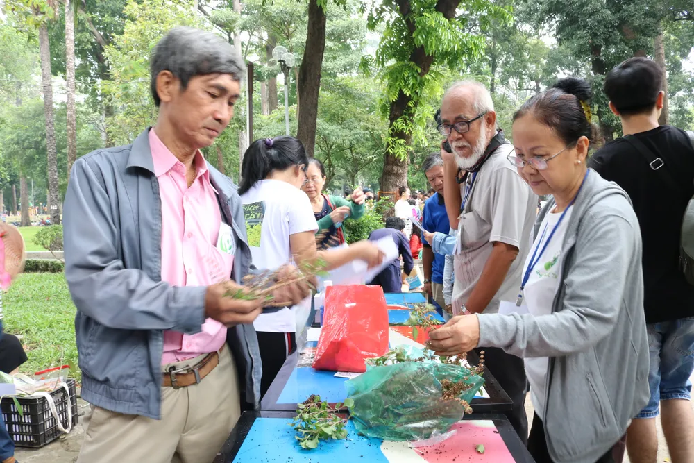 Hội Thích trồng cây: Từ thế giới ảo đến chợ 0 đồng ảnh 4