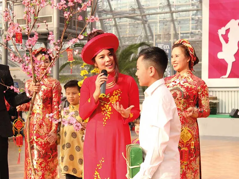 Những đứa trẻ thèm được nếm vị Tết ảnh 4 Những đứa trẻ thèm được nếm vị Tết ảnh 4