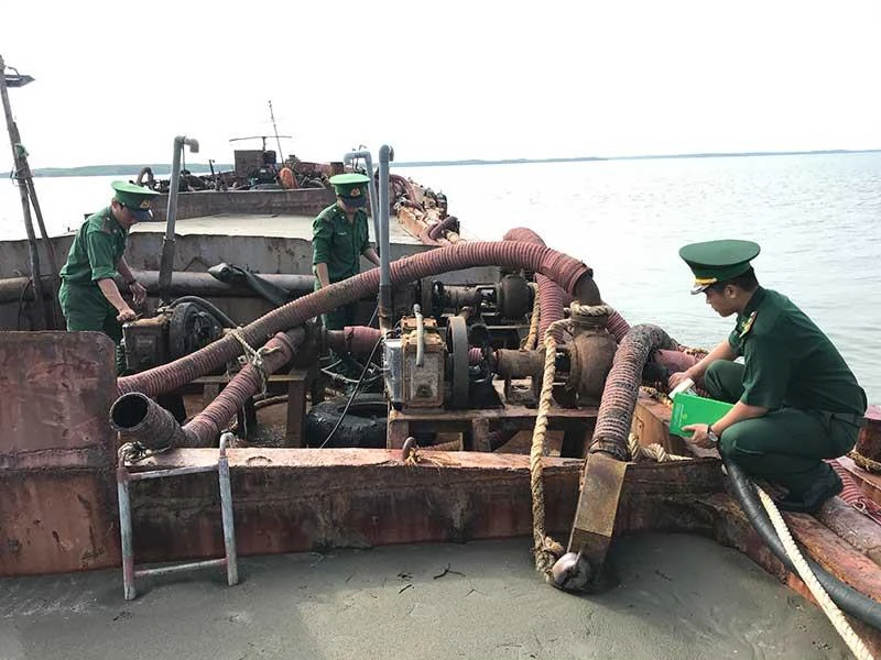 TP.HCM bàn cách triệt nạn khai thác cát trái phép ảnh 2 TP.HCM bàn cách triệt nạn khai thác cát trái phép ảnh 2