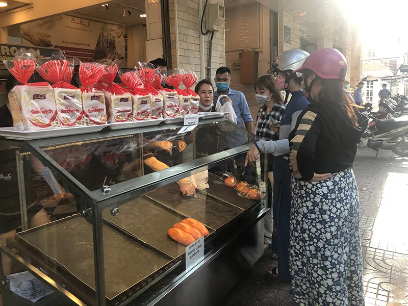 Cha đẻ bánh mì thanh long: Tôi sẽ làm bánh bơ, sầu riêng… ảnh 2