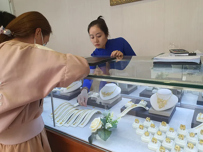 Trắng tay vì muốn kiếm tiền thần tốc từ vàng ảnh 2