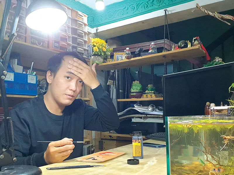 Anh Nguyễn Đức Duy và các sản phẩm của mình. Anh Nguyễn Đức Duy và các sản phẩm của mình.