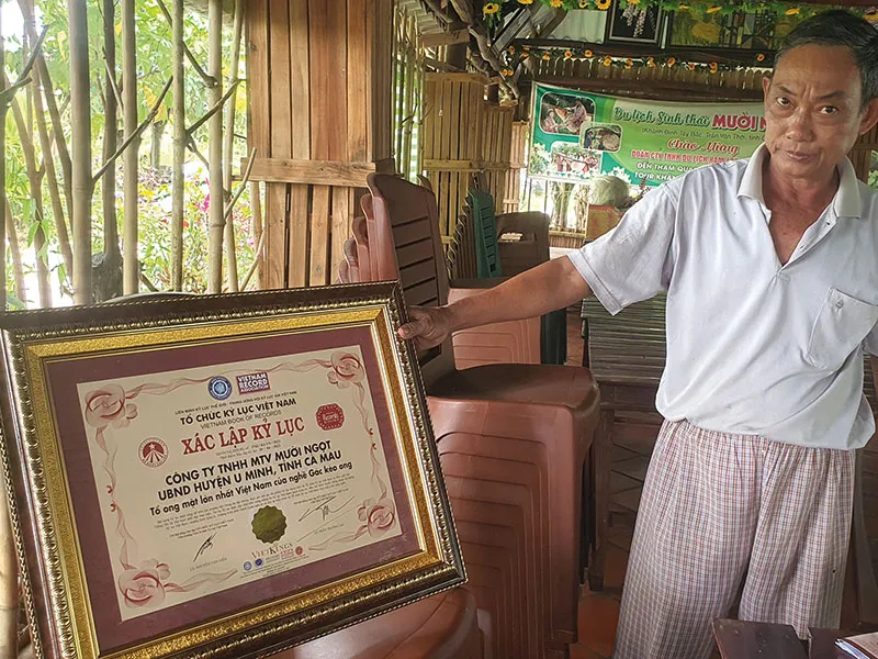 Ngày 29-4-2022, Tổ chức Kỷ lục Việt Nam đã xác lập tổ ong của chú Mười Ngọt là tổ ong gác kèo lớn nhất Việt Nam. Tổ ong nặng 43 kg, dài 2,2 m, rộng 1 m, chứa 15 lít mật.