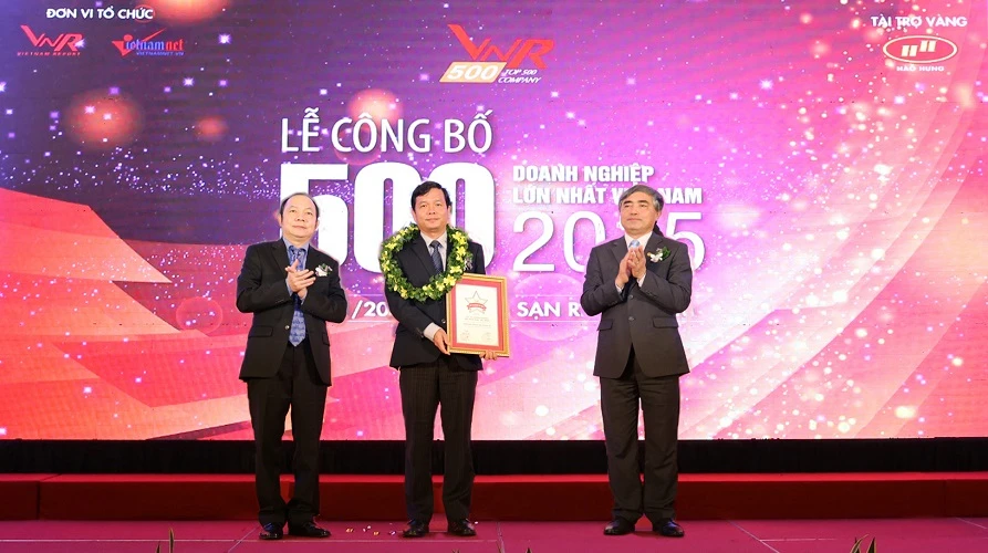 Sacombank tiếp tục vào Top 10 DN lớn nhất Việt Nam ảnh 1