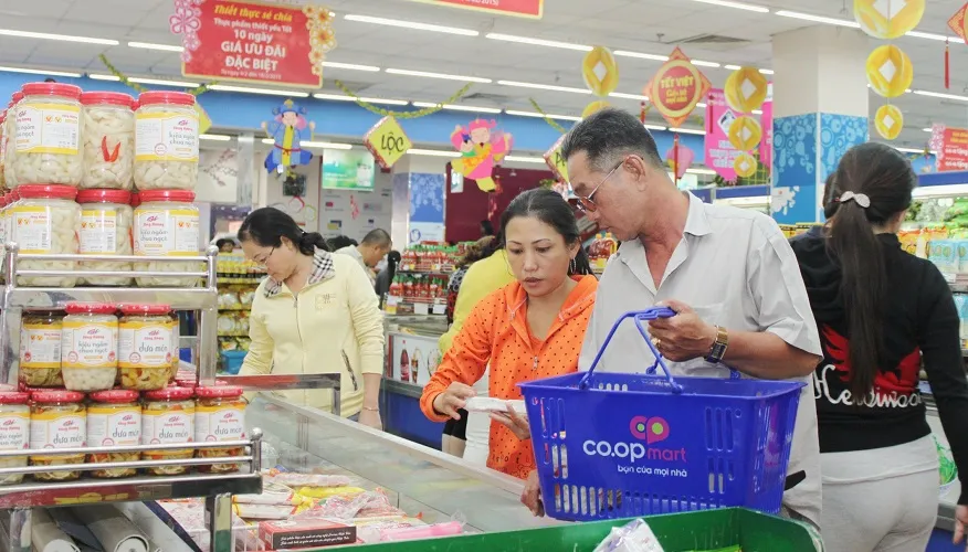 Siêu thị giảm giá hết ga những ngày cuối năm ảnh 1