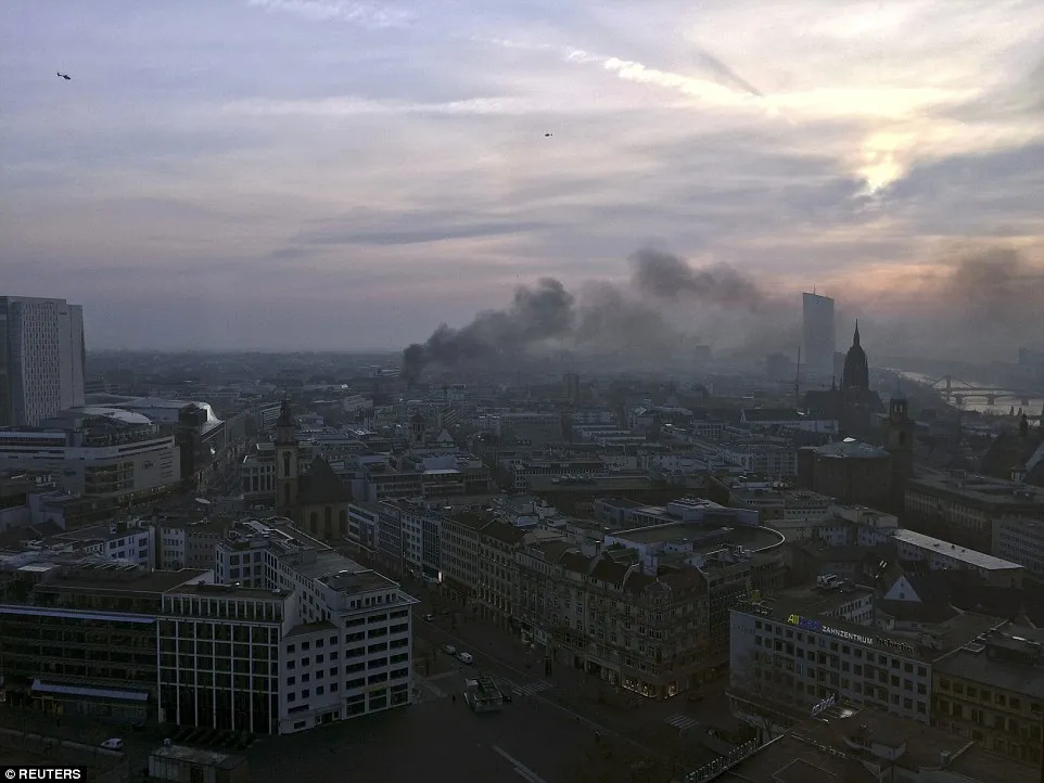 Cảnh sát Đức đổ máu' khi đối đầu 10.000 người biểu tình ảnh 4