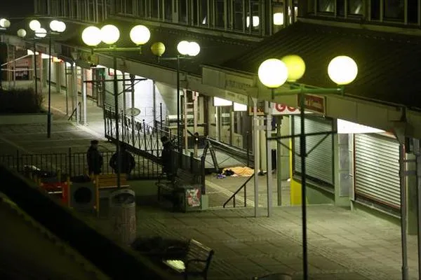 Bất ngờ xả súng điên cuồng trong quán rượu ảnh 2 Bất ngờ xả súng điên cuồng trong quán rượu ảnh 2