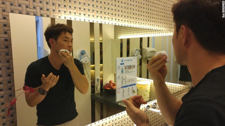 Đàn ông Hàn Quốc tiêu tiền để làm đẹp nhiều hơn phụ nữ ảnh 1