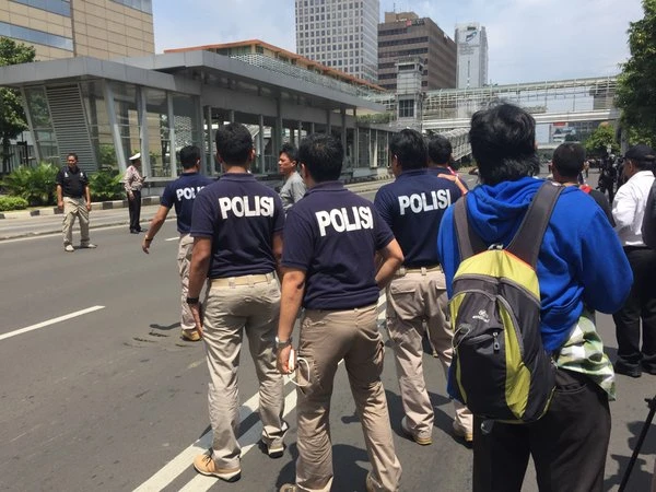 Cuộc tấn công khủng bố tại Indonesia đã kết thúc ảnh 9