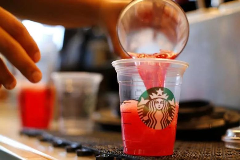 Starbucks bị kiện 5 triệu USD vì thức uống 'quá nhiều đá' ảnh 1 Starbucks bị kiện 5 triệu USD vì thức uống 'quá nhiều đá' ảnh 1