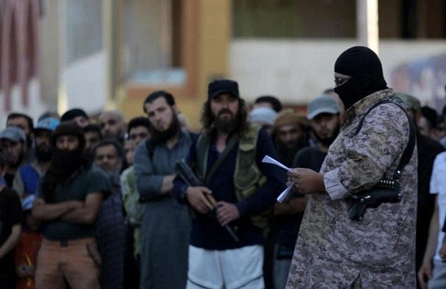 IS chặt đầu 6 chiến binh "làm phản", bán thông tin cho liên quân do Mỹ dẫn đầu.