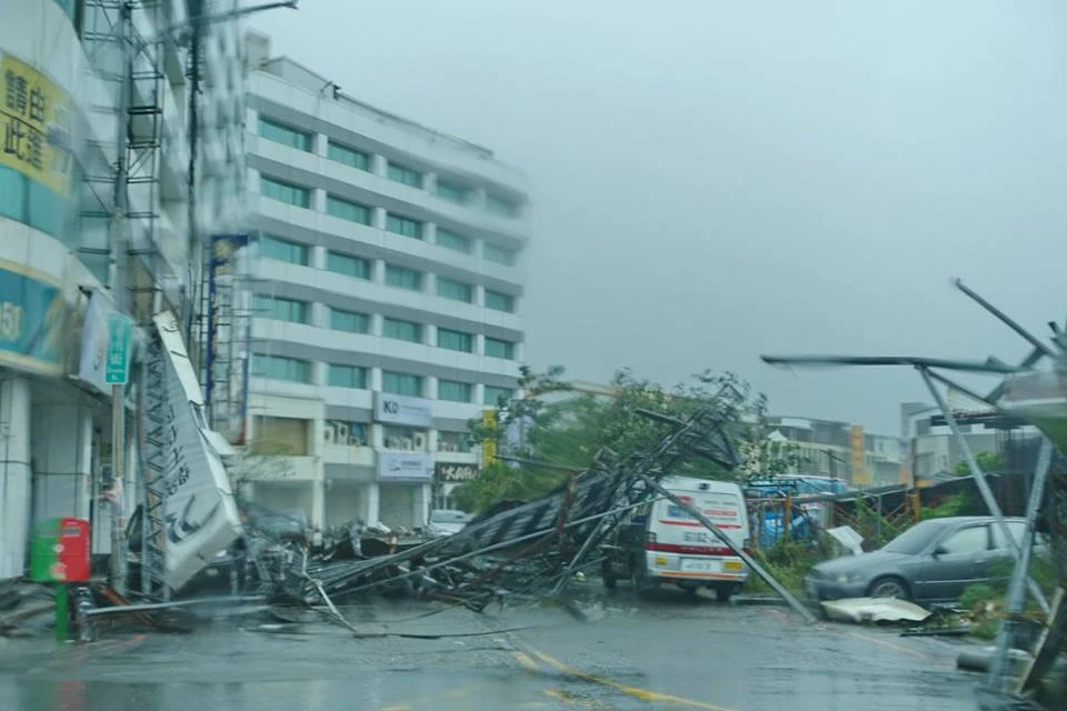 Đài Loan tan hoang vì siêu bão - quái thú 'Nepartak' ảnh 2