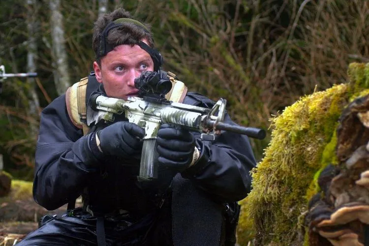 Matt Bissonnette từng là thành viên đội đặc nhiệm SEAL thuộc Hải quân Mỹ. Ảnh: US Navy