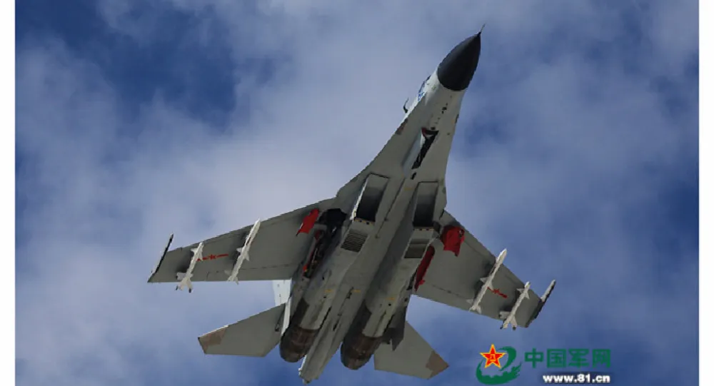 Máy bay tiêm kích J-11 bay trên biển Đông ngày 30-10-2015.
