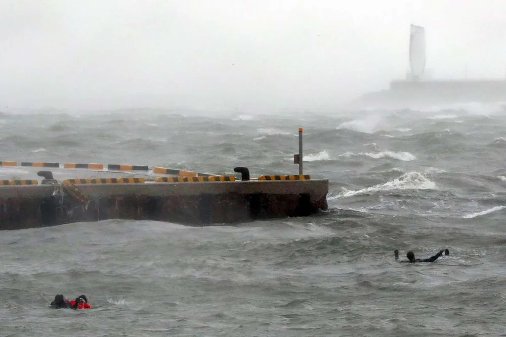 Hình ảnh Hàn Quốc tan hoang sau vì siêu bão Chaba