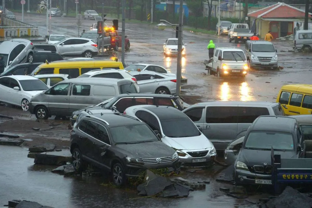 Hình ảnh Hàn Quốc tan hoang sau vì siêu bão Chaba