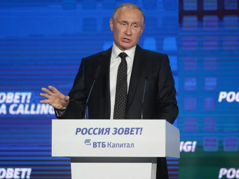 Tổng thống Nga Vladimir Putin tại diễn đàn kinh tế tổ chức tại Moscow. (Ảnh: ZUMA PRESS)