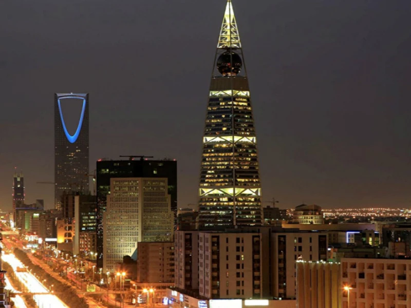 Thành phố Riyadh với 2 tòa tháp Kingdom và AL-Faislia về đêm . Ảnh: SPUTNIK