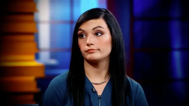 Cô gái trẻ gây sốc, nói mình ‘mang thai Chúa Jesus’