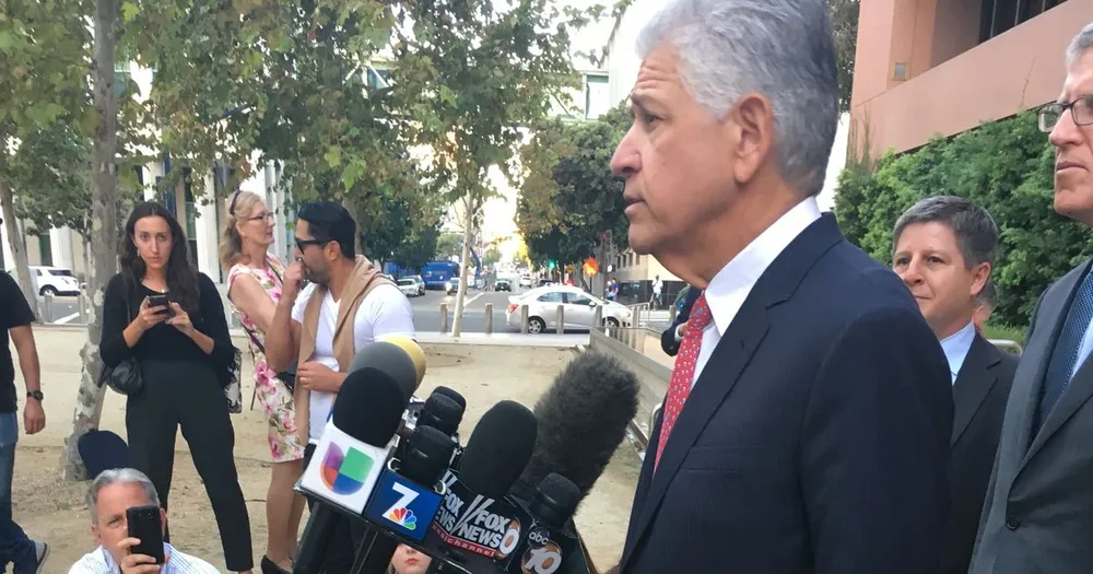 Ông Trump muốn hoãn hầu tòa đến sau nhậm chức