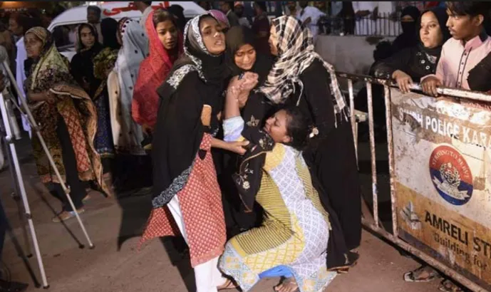 IS đánh bom đền thờ Pakistan, ít nhất 52 người chết