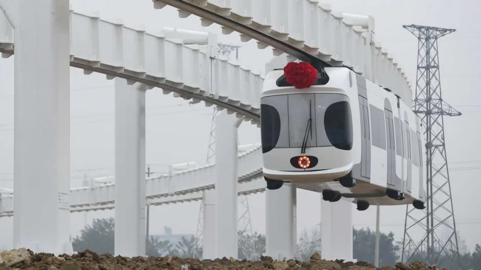 Trung Quốc sắp có tàu lửa 'treo lơ lửng' giữa trời ảnh 1 Trung Quốc sắp có tàu lửa 'treo lơ lững' giữa trời