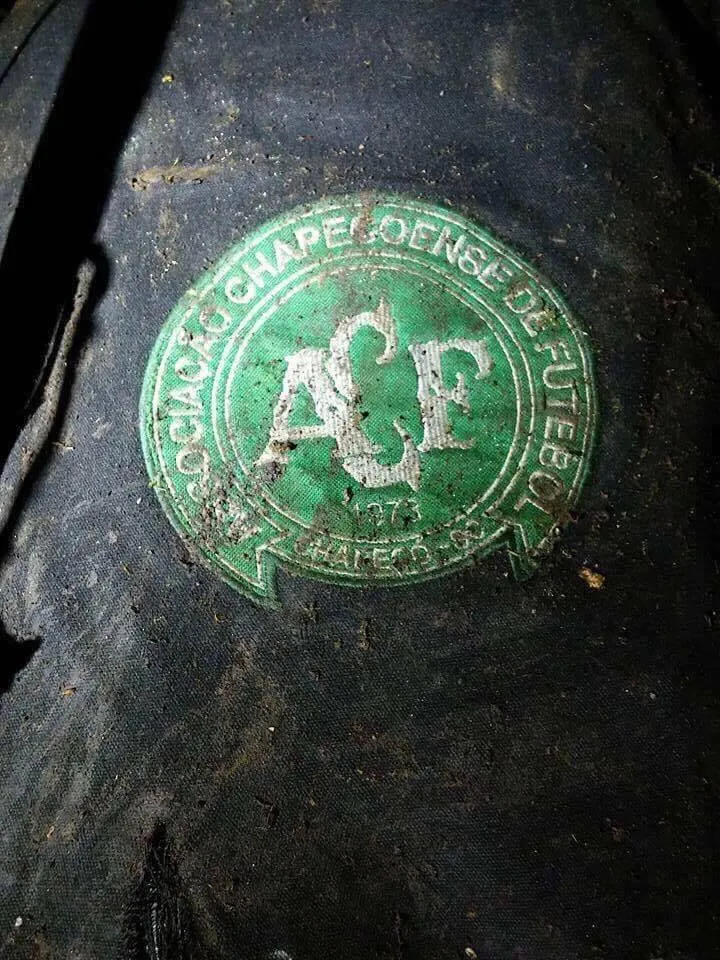 Hình ảnh hiện trường máy bay rơi chở đội bóng Brazil ảnh 3