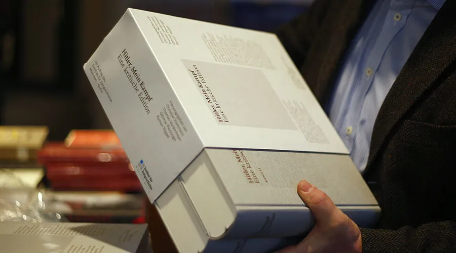 Cuốn sách nguy hiểm nhất của Hitler cháy hàng ở Đức