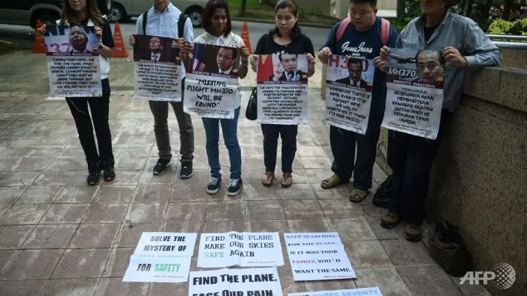 Tạm ngưng tìm kiếm máy bay MH370 trên biển ảnh 1