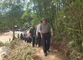 Ông Phạm Minh Chính vào Sa Ná thăm bà con bị lũ