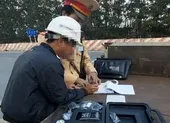 1 tài xế dúi tiền cho CSGT khi bị kiểm tra nồng độ cồn