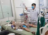 Sạt đường do bão, 16 người khiêng cô gái vượt 40 km đi cấp cứu ảnh 2 Sau ăn bao tử cá mặt thỏ, người đàn ông hôn mê, liệt hoàn toàn