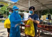 Tặng quà đồng hương Quảng Nam về từ TP.HCM đang thực hiện cách ly