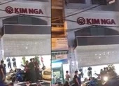 2 người đang tháo giàn sắt bị điện giật rơi xuống đất tử vong ảnh 1 Bảo trì cửa cuốn ở tiệm vàng, 1 người bị điện giật chết