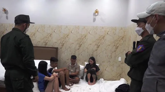 Công an phát hiện 52/67 người có mặt ở Karaoke & Hotel King dương tính với chất ma tuý. Ảnh: CA Công an phát hiện 52/67 người có mặt ở Karaoke & Hotel King dương tính với chất ma tuý. Ảnh: CA