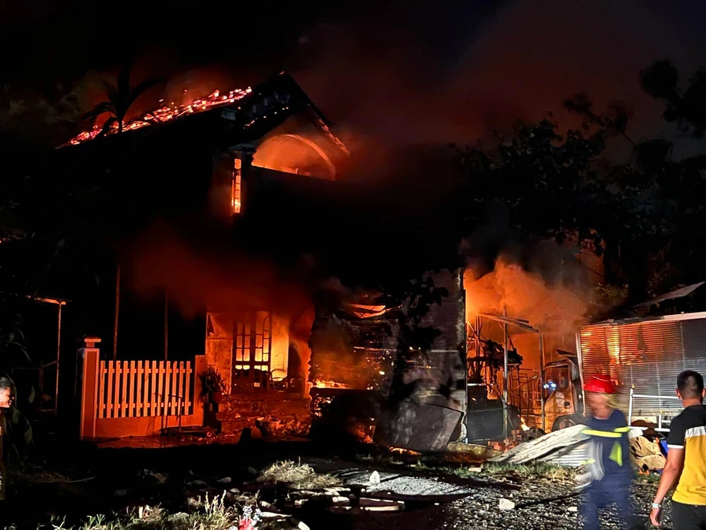 Vụ cháy gây thiệt hại ước tính lên đến hàng tỉ đồng.