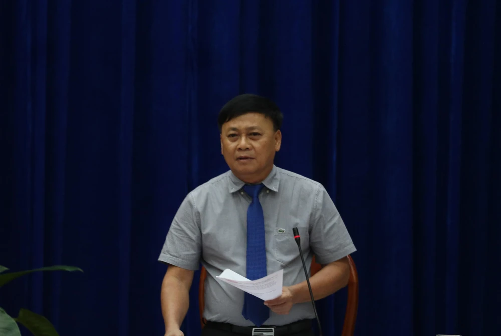 Giám đốc Sở KH&amp;ĐT tỉnh Quảng Nam Nguyễn Quang Thử trả lời chất vấn. Ảnh: TN