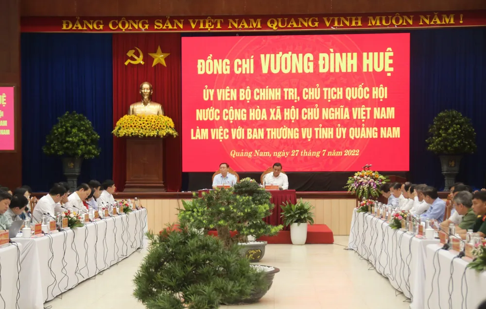 Chủ tịch Quốc hội Vương Đình Huệ đánh giá cao, biểu dương những thành tích tỉnh Quảng Nam đã đạt được. Ảnh: TN