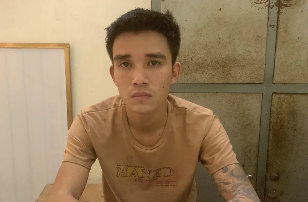 Nguyễn Anh Tuấn bị bắt khi đang lẩn trốn ở Bến xe trung tâm TP Đà Nẵng. Ảnh: CA