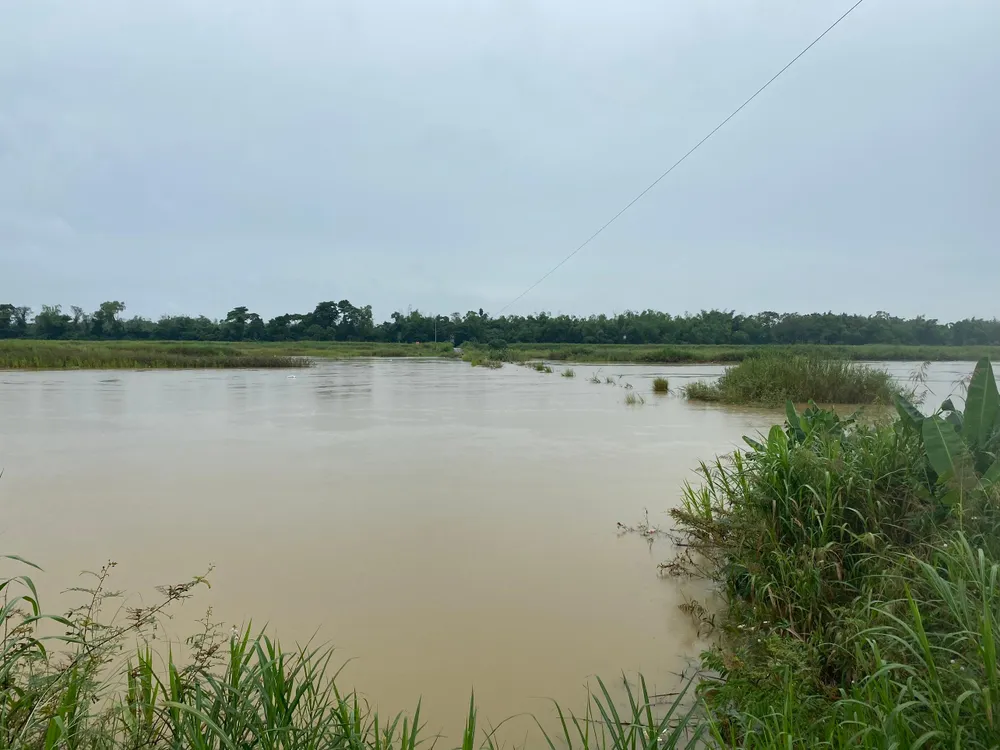 Nước dâng cao cô lập gần 350 hộ dân ở đảo Ngọc.