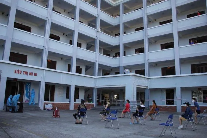 Công dân Việt Nam làm việc ở Đài Loan về cách ly tại Quảng Nam. Ảnh: TN