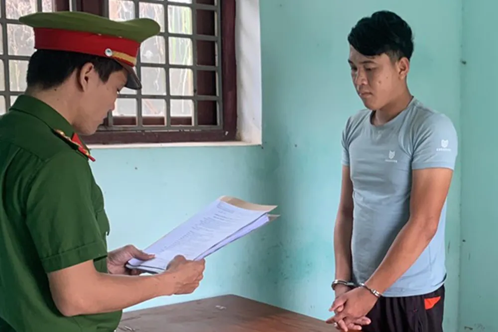 Trần Tấn Oanh dùng dao đâm bốn người bị thương. Ảnh: CA Trần Tấn Oanh dùng dao đâm bốn người bị thương. Ảnh: CA