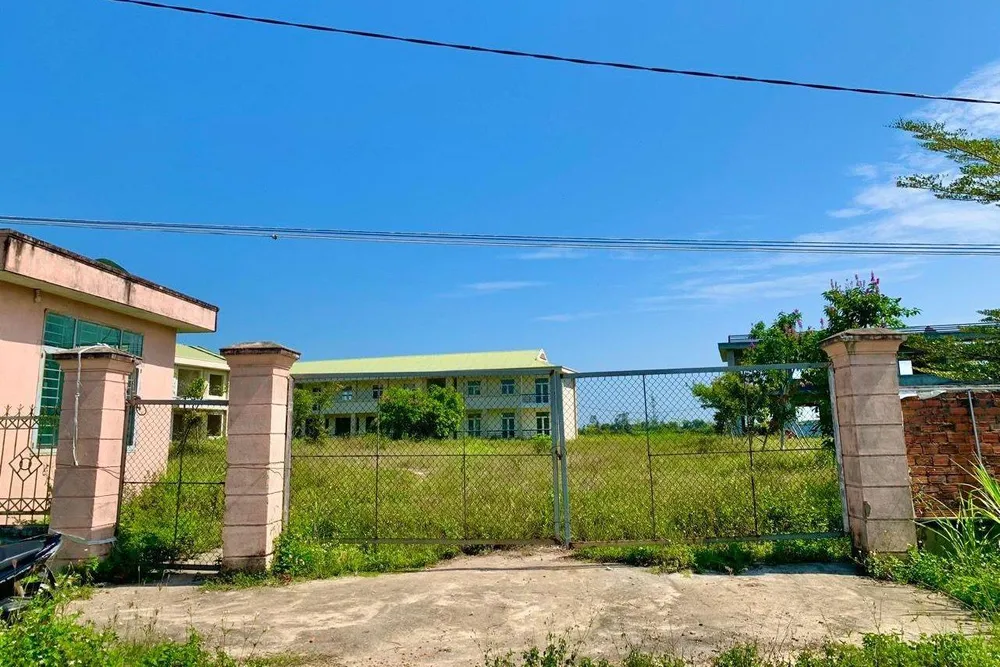 Sau 10 năm triển khai, qua hai chủ đầu tư, Trung tâm Dạy nghề kiểu mẫu Sơn Tịnh đến nay vẫn chưa hoàn thành.