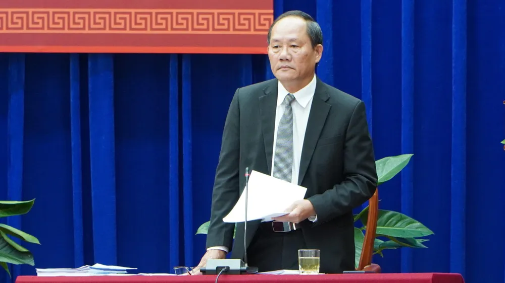 Giám đốc Sở NN&amp;PTNT tỉnh Quảng Nam Phạm Viết Tích trả lời chất vấn. Ảnh: TN