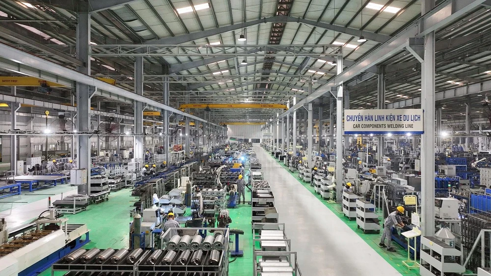 Sự trưởng thành vượt bậc của công nghiệp Quảng Nam có vai trò đóng góp của các doanh nghiệp lớn. Trong ảnh là nhà máy sản xuất ô tô của doanh nghiệp Thaco tại Quảng Nam. Ảnh: TN