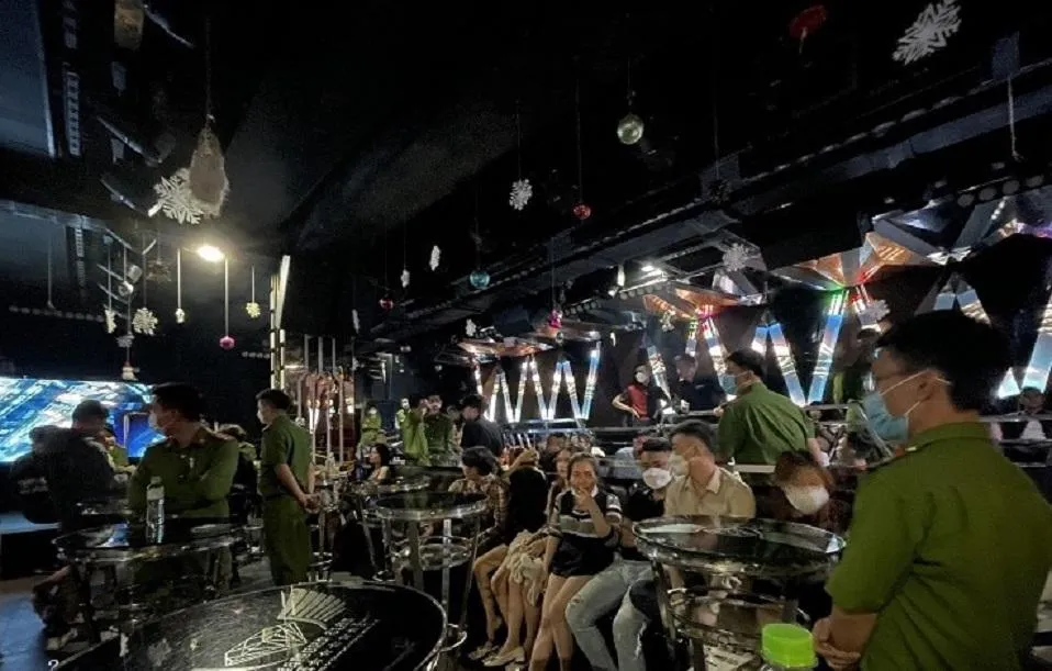 36 người trong quán bar Diamond dương tính với ma tuý. Ảnh: CA