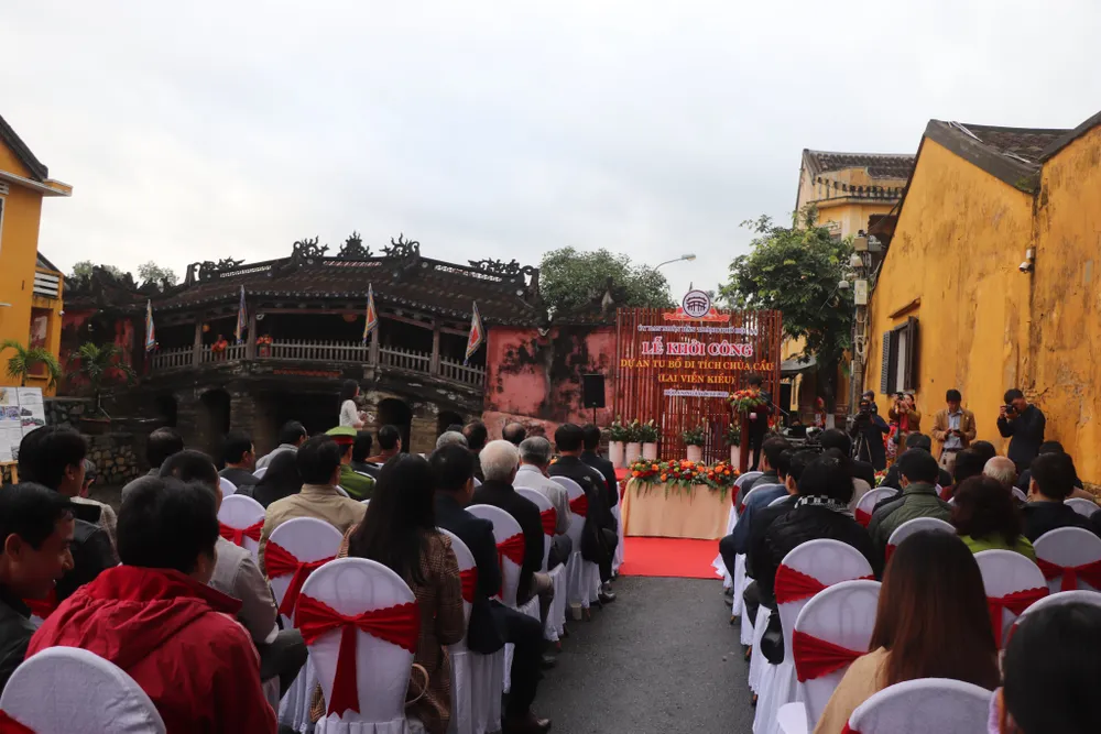 Quang cảnh buổi lễ khởi công dự án tu bổ di tích Chùa Cầu. Ảnh: TN