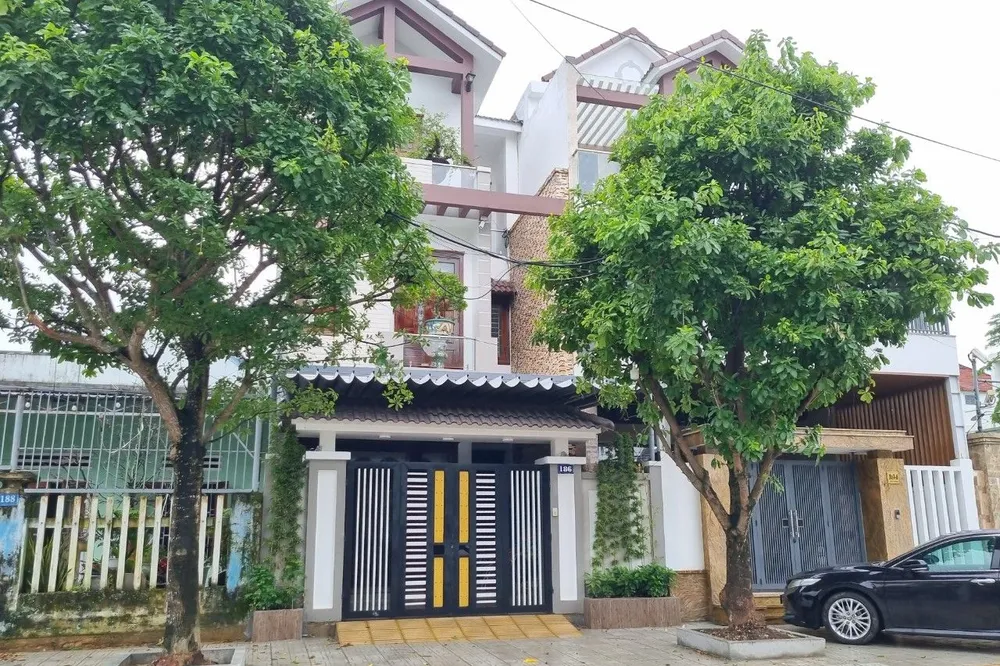 Ngày 31-12-2022, Bộ Công an khám xét nhà ông Trần Văn Tân tại số 186 Thái Phiên, TP Tam Kỳ. Ảnh: TN Ngày 31-12-2022, Bộ Công an khám xét nhà ông Trần Văn Tân tại số 186 Thái Phiên, TP Tam Kỳ. Ảnh: TN